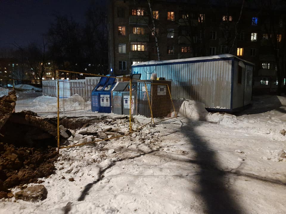 На Изумрудной улице ремонтируют трубы