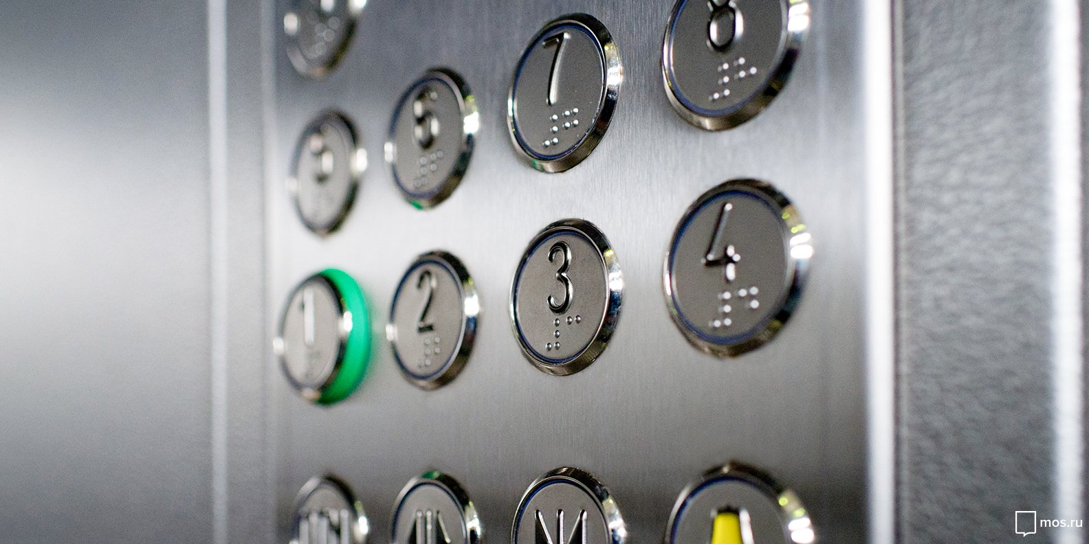 В доме в Анадырском проезде заменили кнопки в лифте 